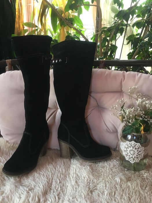 Cizme negre NOI piele intoarsa marimea 36