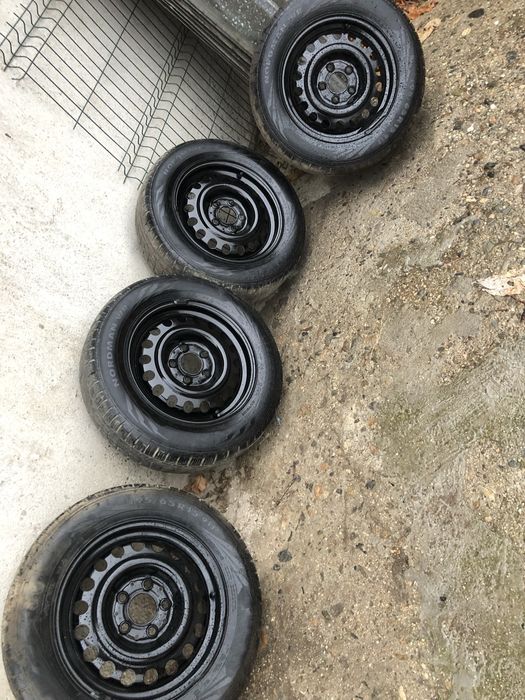 Джанти със зимни гуми. 5x112 15 цола.