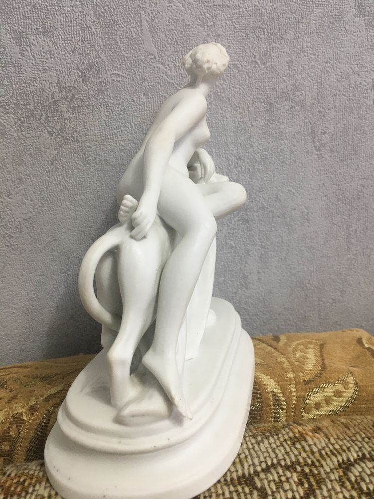 Скульптура  Ариадна на пантере!