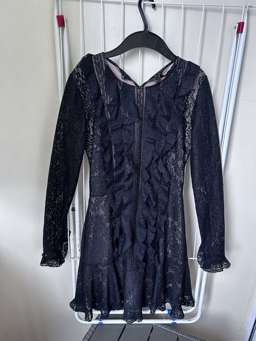 Елегантна дантелена рокля BCBG Max Azria