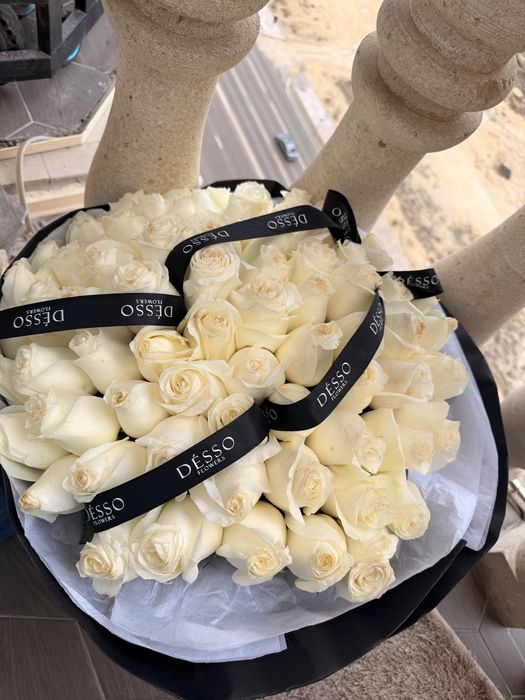 Свежый букет из белых роз