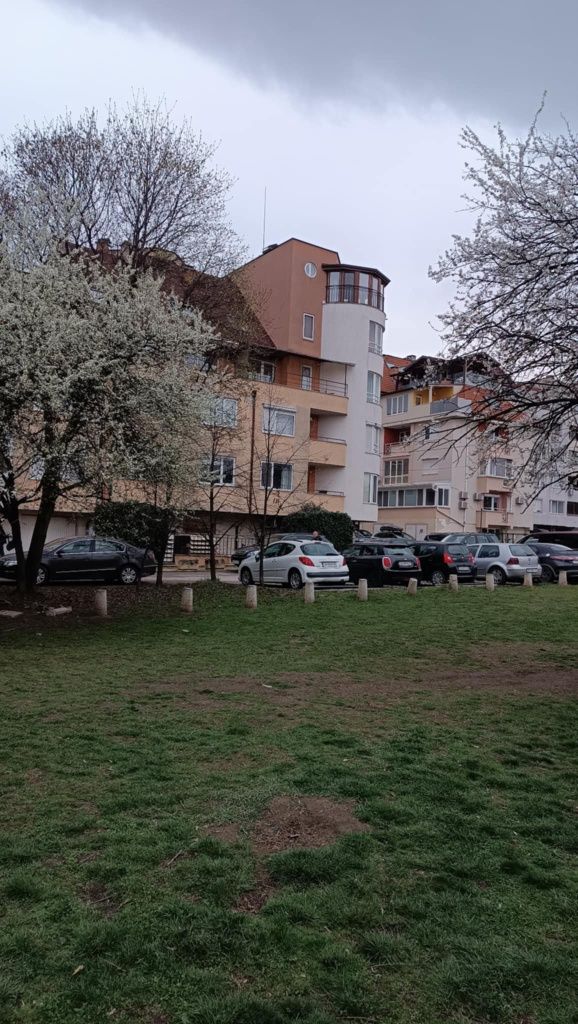 Продава се 3- стаен апартамент в кв. Гео Милев