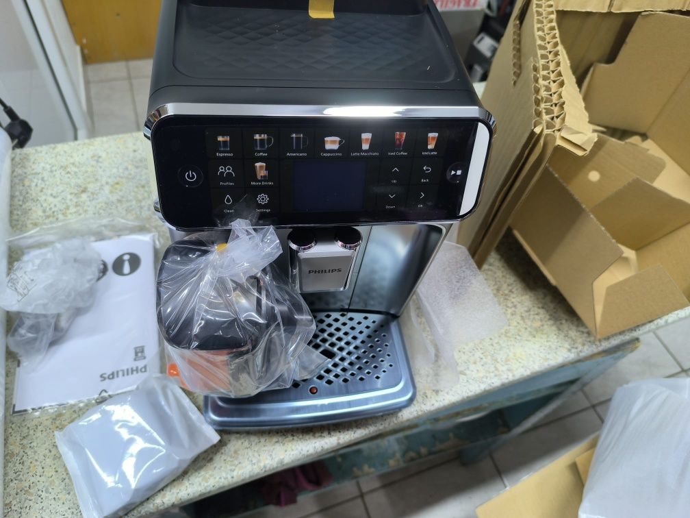 Espressor automat PHILIPS Seria 5500 EP5547/90, 1.8l, 1500W, 15 bar, a