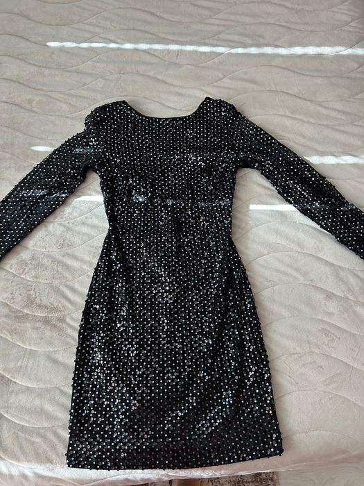 Къса черна рокля с пайети