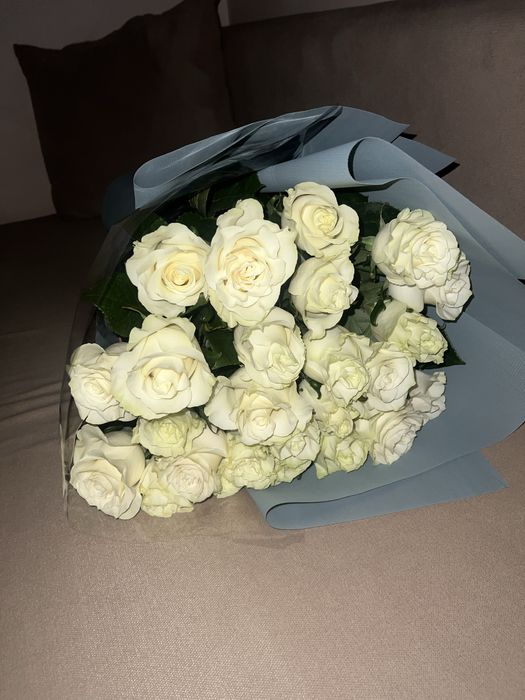 Свежие белые розы 25 шт