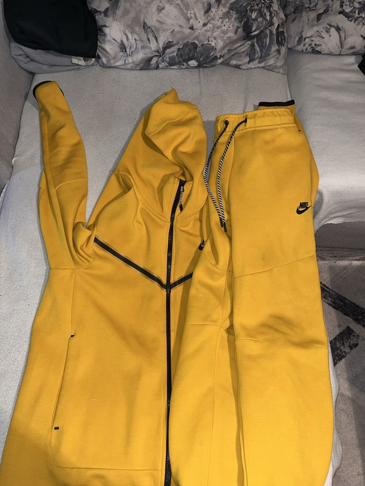 Nike Tech fleece yellow/black