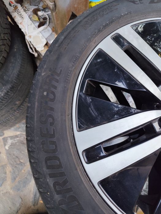 Гуми BRiDGESTONE с джанти245/50/18.