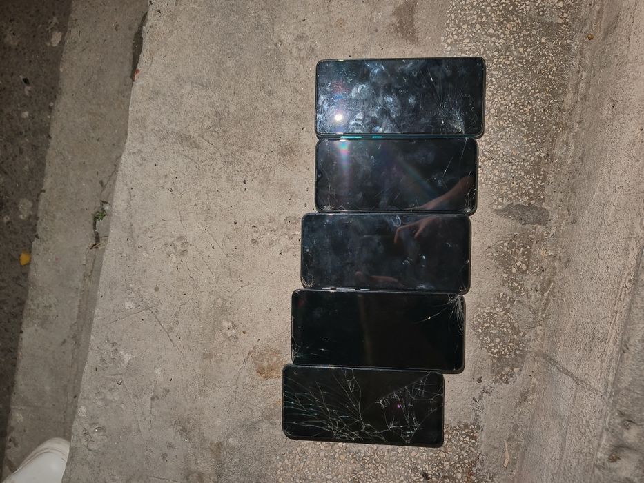 Vând telefoane pentru piese