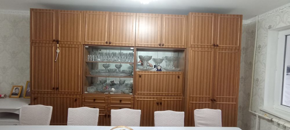 Стенка гостинный в хорошем состоянии