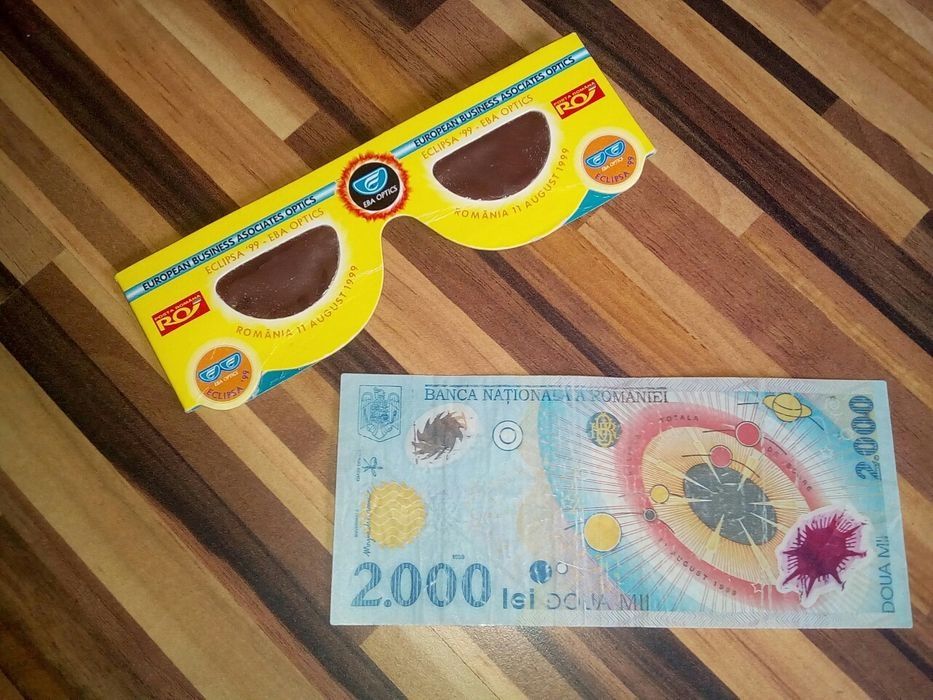 Vând bancnota de 2000 lei și ochelari Eclipsa de Soare Romania 1999