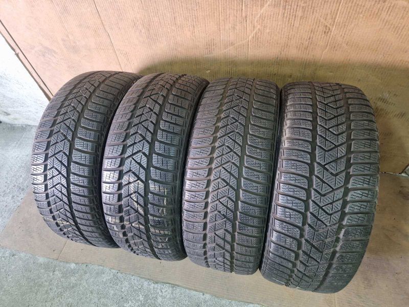 4 Pirelli R18 225/45 Anvelope de iarnă DOT2720