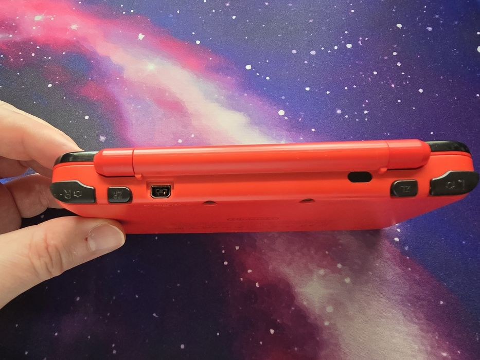 Nintendo 2ds xl pokeball edition