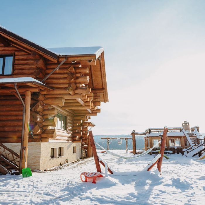 Cabana de inchiriat cu jacuzii, ciubar si sauna. Pensiunea Saranis