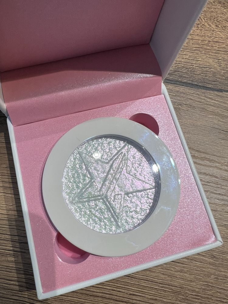 Highlighter Extreme Frost на Jefree Star