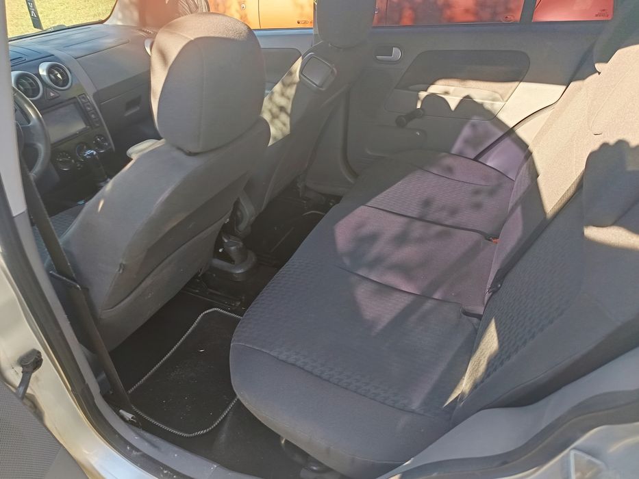 Vând Ford fusion
