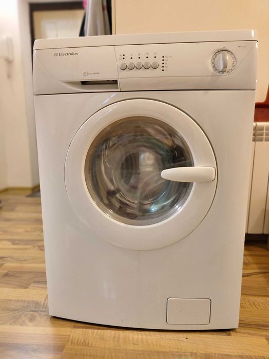 Продам стиральную машину Electrolux EWF 1020