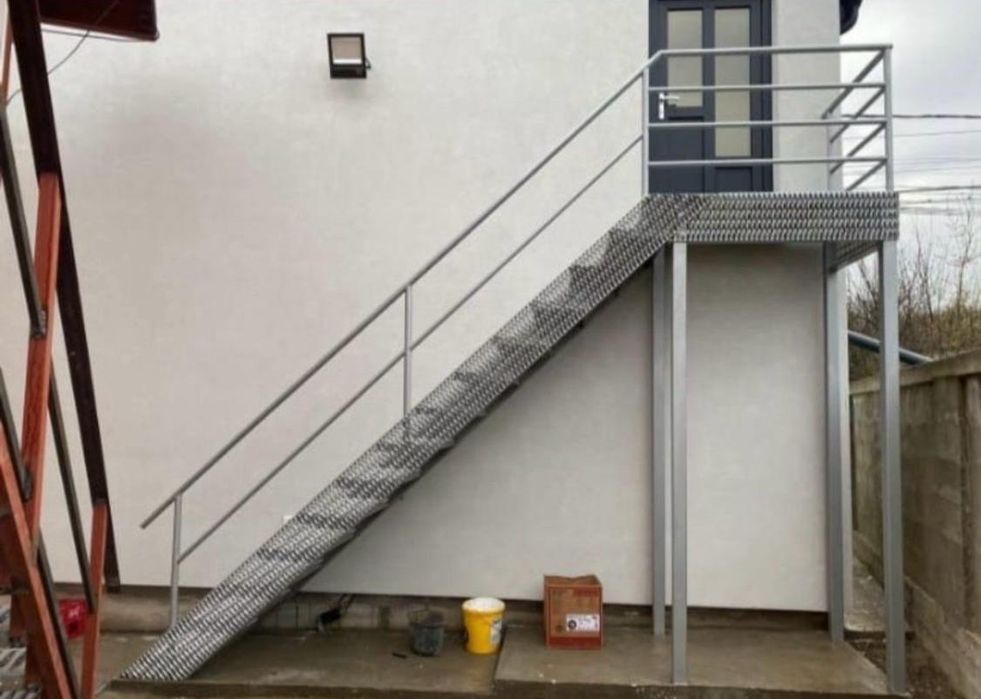 Scara metalica zincata  exterioara pentru ,case, beciuri și incendii