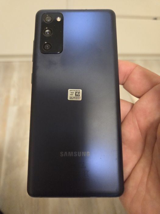 Продавам Samsung S20 FE 5G