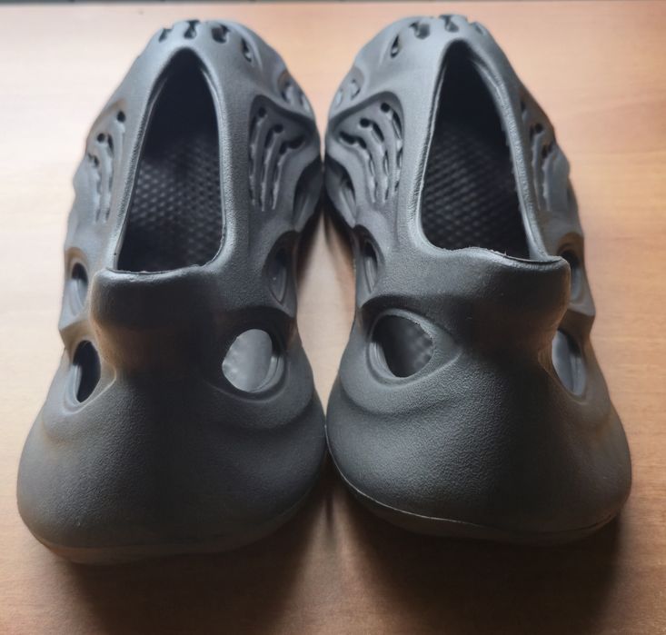 adidas Yeezy Foam RNR Onyx