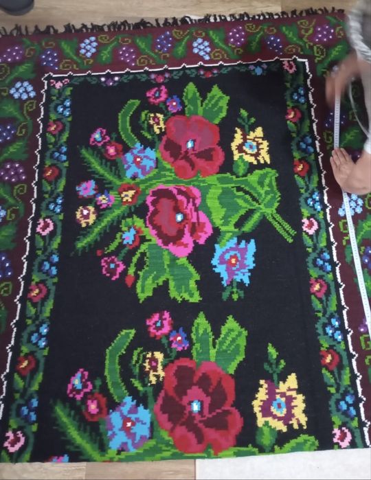 Covoare traditionale tesute manual din lana