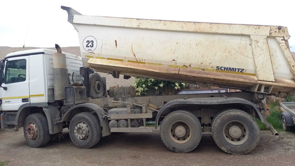 Autobasculante 8x4 Mercedez Actros