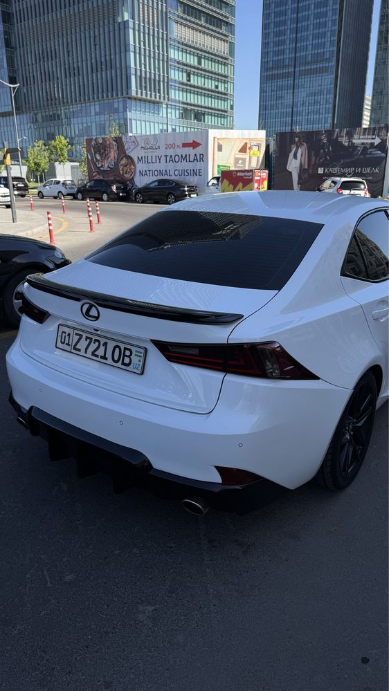 Lexus is f 200 t  2 turbina
