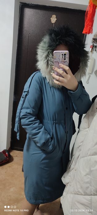 Продам зимнюю куртку женскую