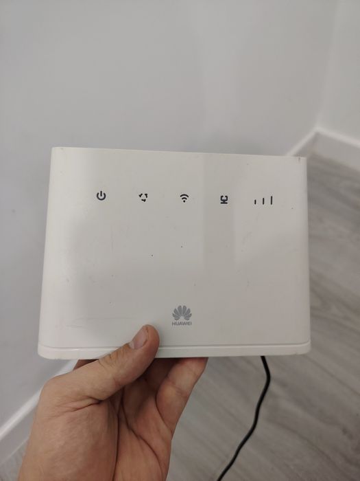 Vând router huawei B311-221