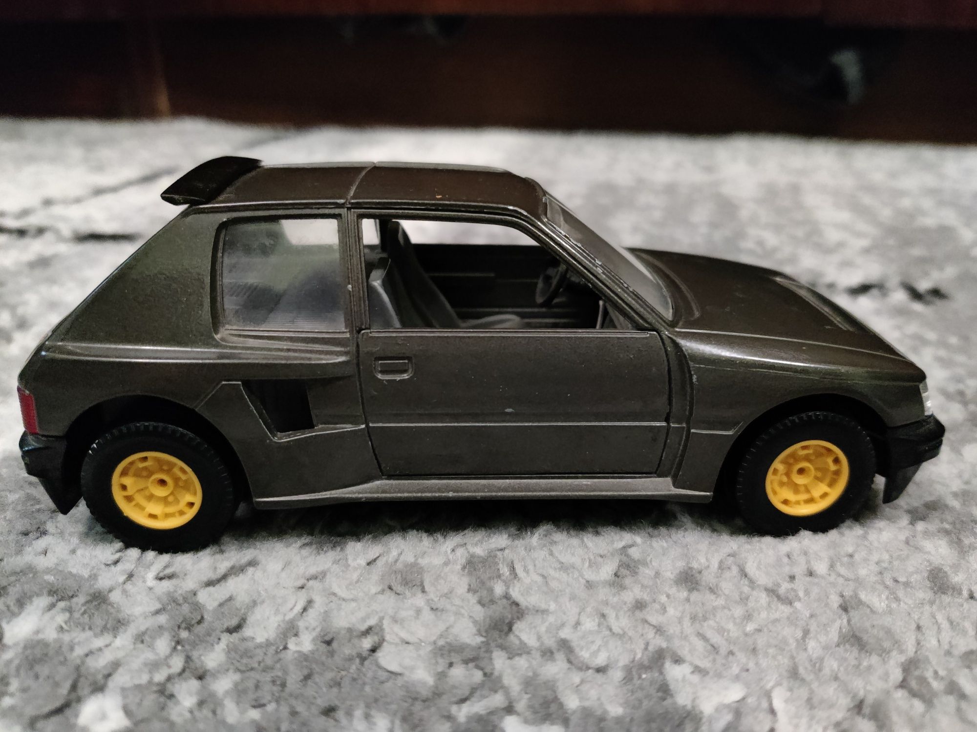 Bburago Peugeot 205 Turbo 1/25