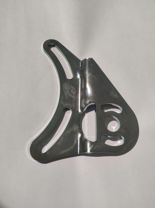 Регулируемата скоба за изпускателен клапан