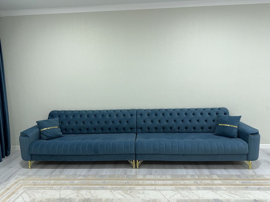 Продаю шикарный диван длиной 4 метра в идеальном состоянии.