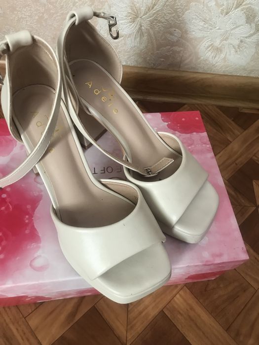 Босоножки женский