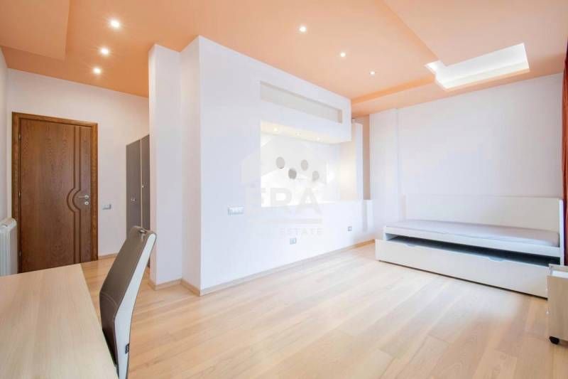 Дава се под наем Четиристаен апартамент в София, Витоша - 285 кв.м за 1750 € - Снимка #6