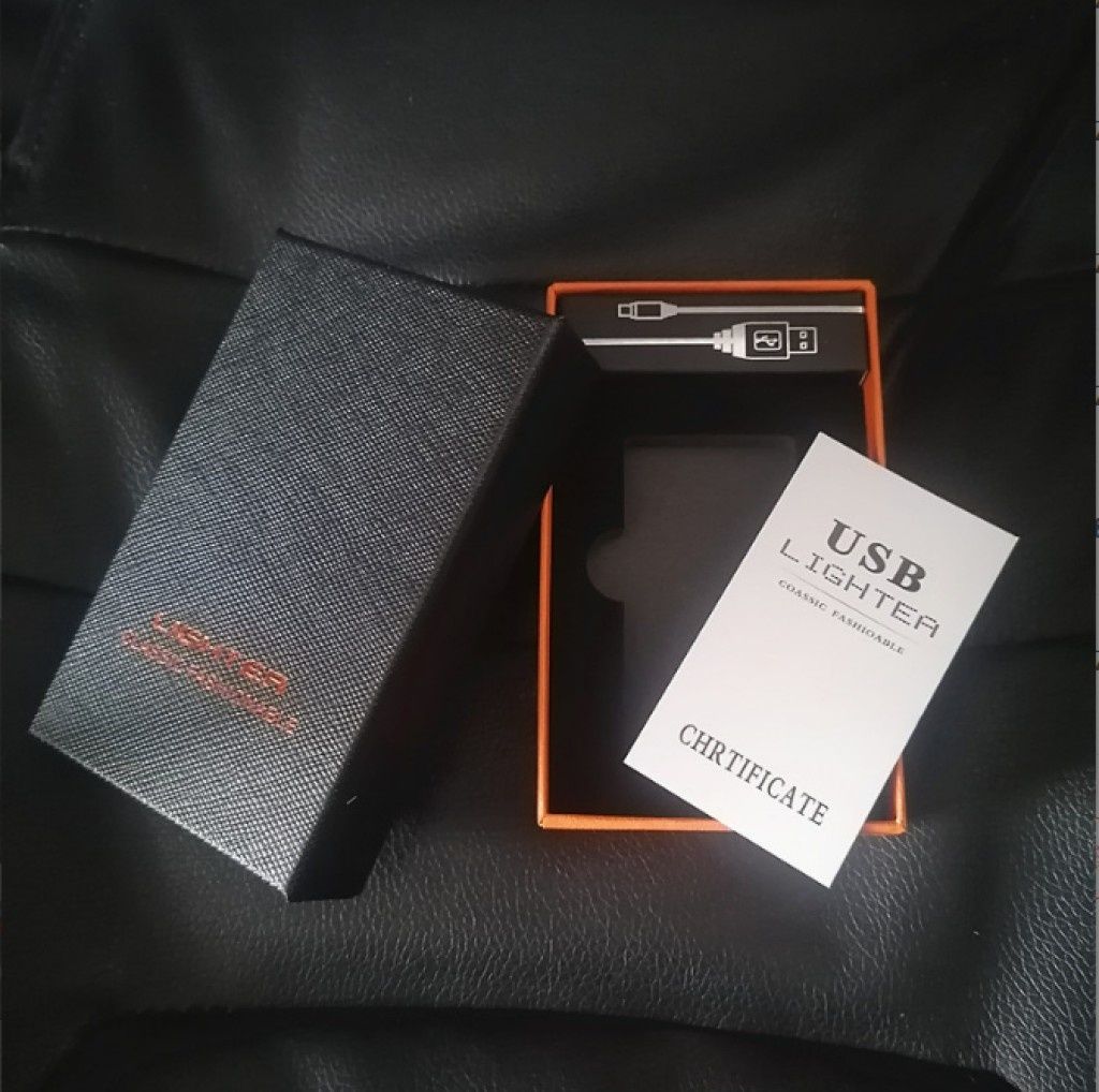 Стилна ветроустойчива запалка с LED и зареждане с USB
