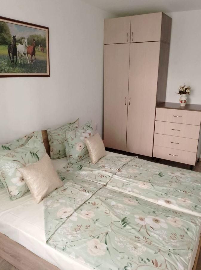 Дава се под наем Двустаен апартамент в Бургас, Център - 65 кв.м за 459 € - Снимка #3