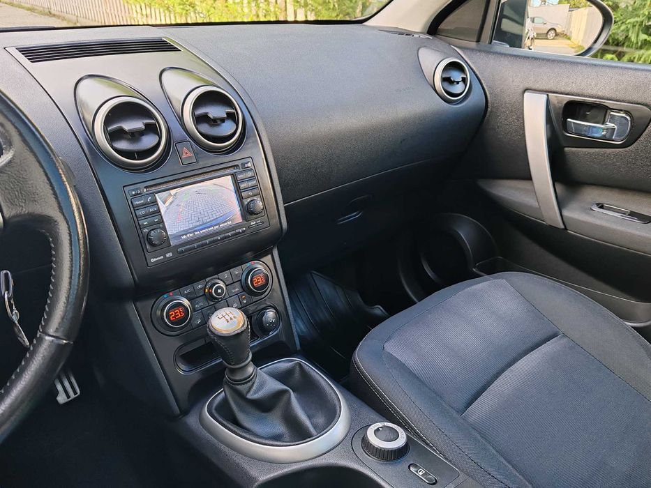 Nissan Qashqai 4x4 DCI Euro5NaviPanoramicCmrMasalierClimaJanteBicolore