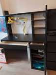 Birou Ikea cu rafturi