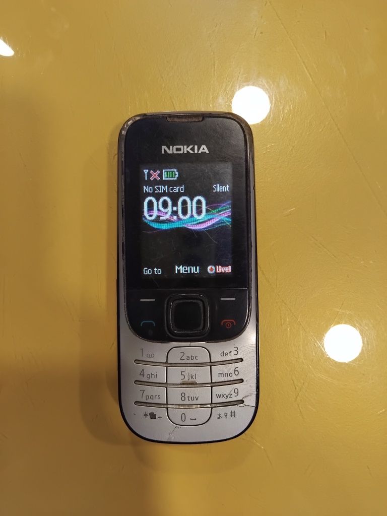 Nokia 2330c-2 и Nokia 100