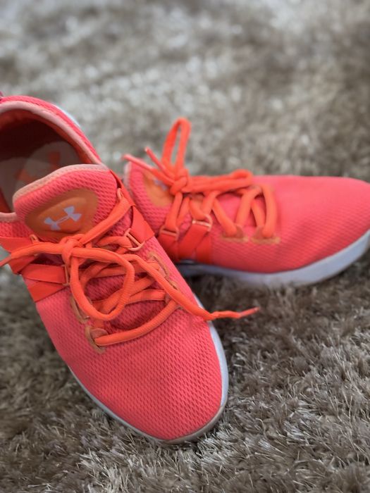 Спортни маратонки under armour
