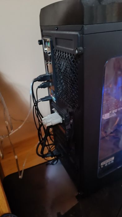 Геймърски настолен компютър с Монитор benq