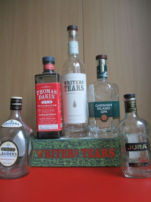 Колекция от стъклени бутилки (уиски и др.)