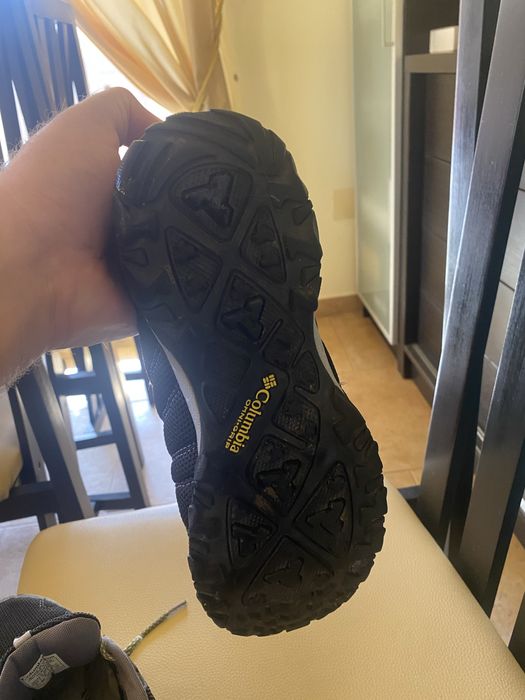 Vind adidasi columbia marimea 42