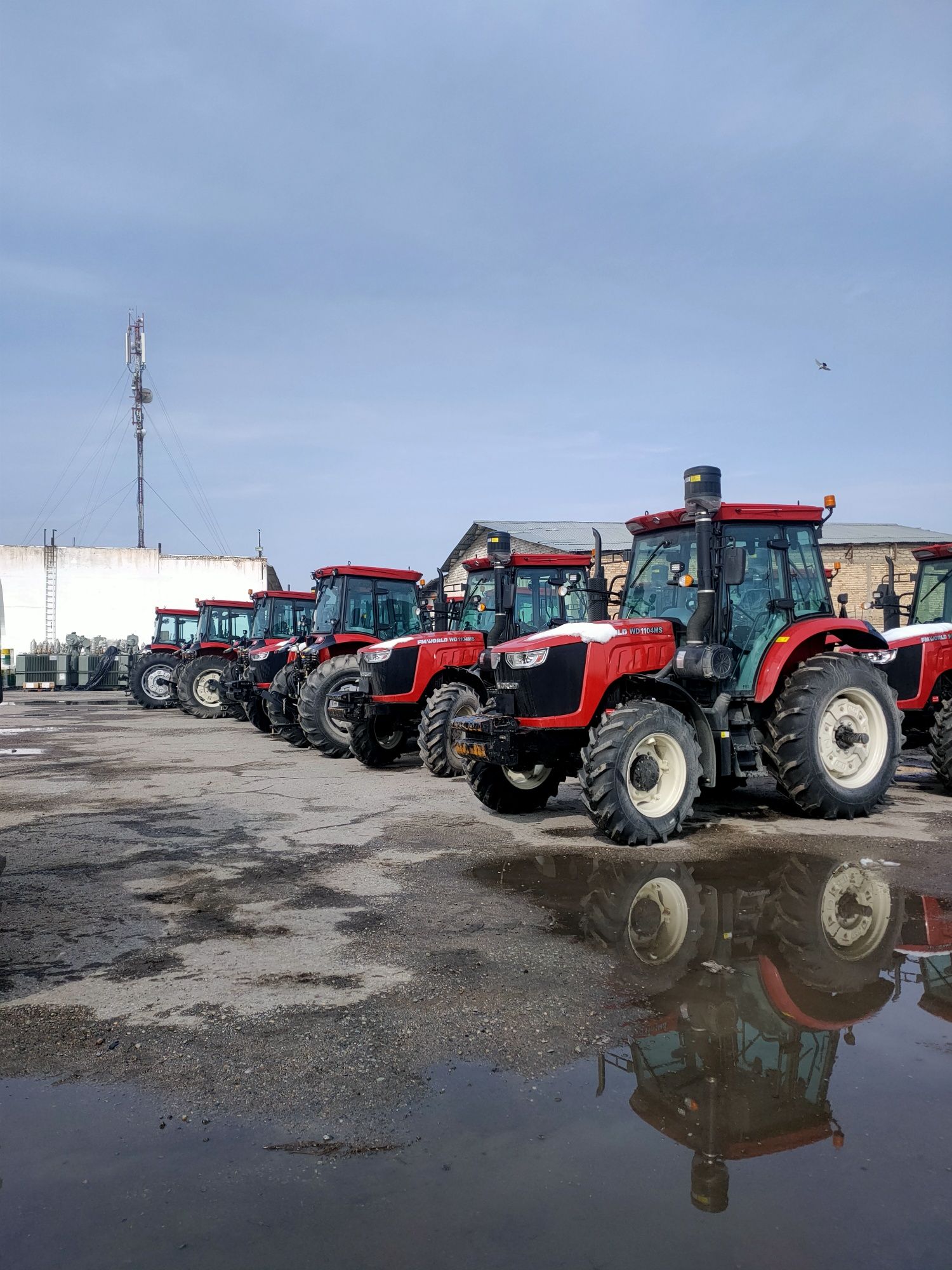 FM WORLD  2204 Traktorlari