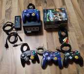 Nintendo GameCube originală + 8 jocuri + 4 controllere (2 originale)