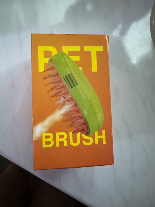 Миска,Щетка для вычесывания,когтирезка ,спрей для лотка.