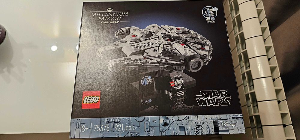 LEGO Star Wars Millennium Falcon 75375 - ново и запечатано