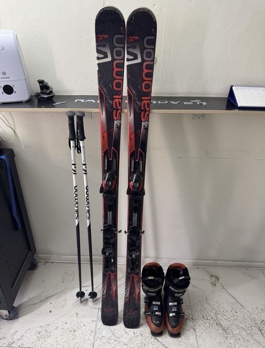 Продам лыжи с ботинками