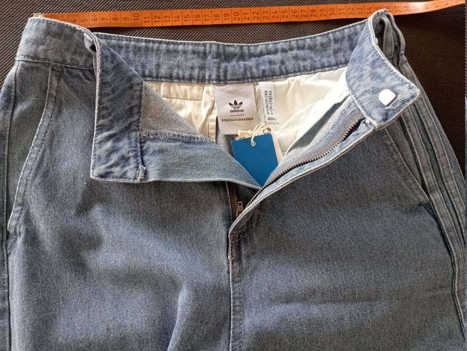 Красив Деним от адидас Originals и Ксения