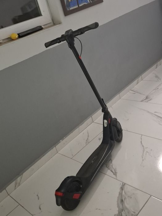 Vând trotineta bugatti myria ca noua