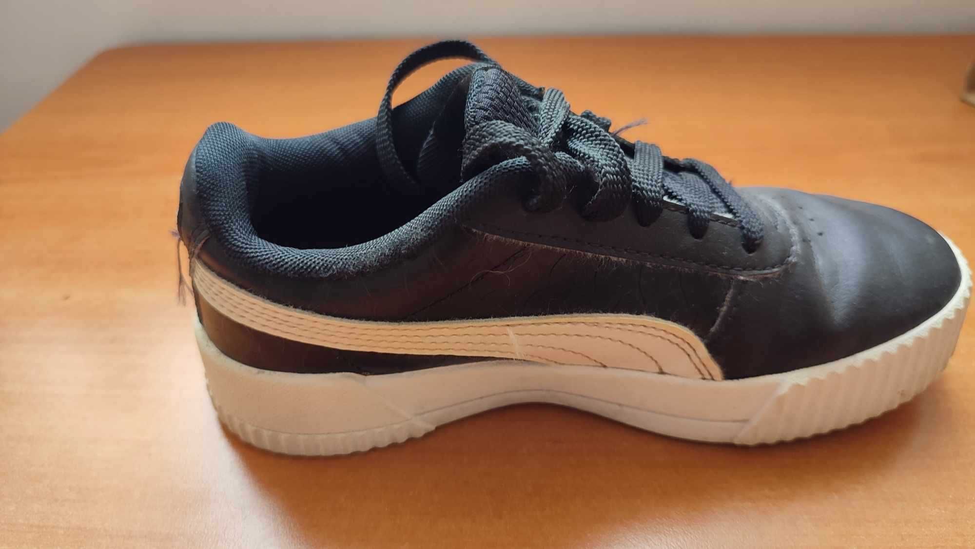 Продавам детски затворени обувки Puma